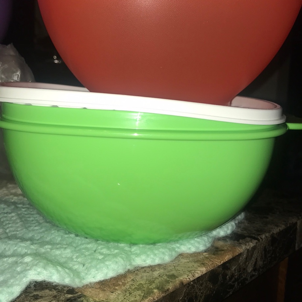 3 Tupperware 💚💙🧡 - Picture 3 of 5
